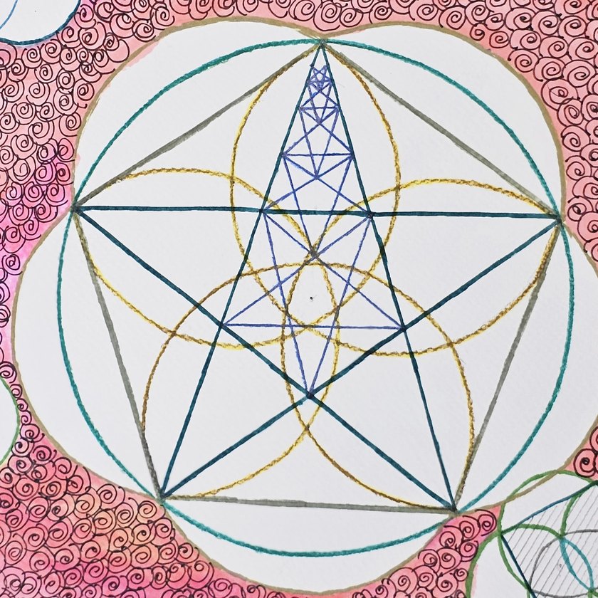 Five-pointed star drawn from overlapping circles, with a rising column of light at the centre